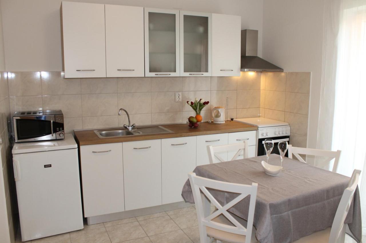 Apartments Valeria Каштела Экстерьер фото